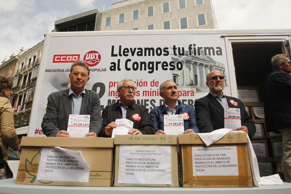 Presentación de la ILP por una prestación mínima en el Congreso Diputados