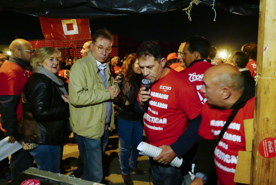 Los trabajadores de Coca Cola entran a trabajar en la fábrica tras más de un año de lucha