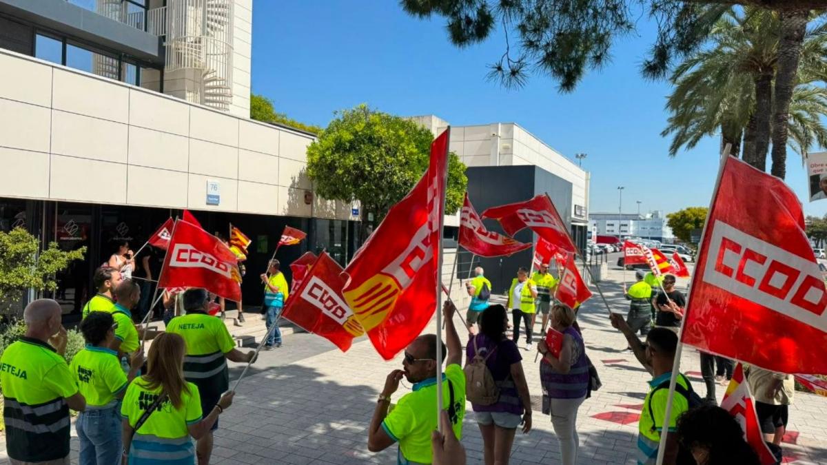 La plantilla de Urbaser se moviliza en Mercabarna ¡Por un convenio justo!
