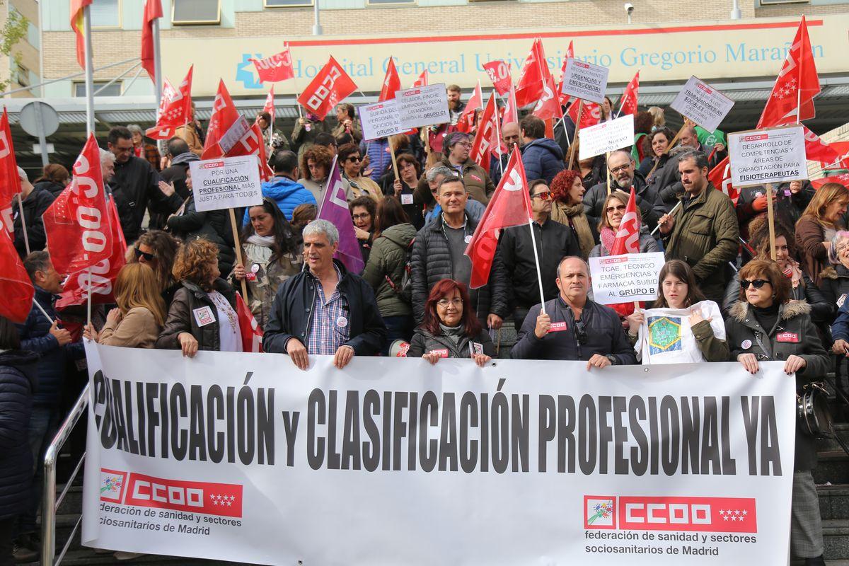 Concentración para exigir el aumento de nivel y salario de los profesionales de la sanidad pública